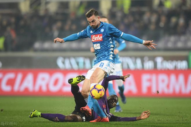 图中发挥着 图中发挥着